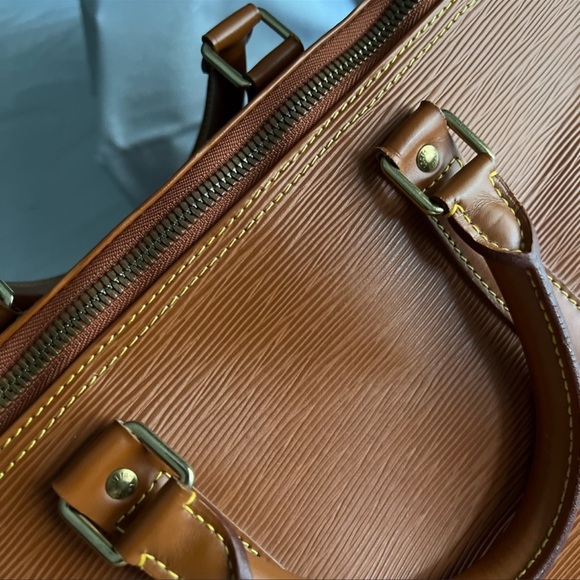 Louis Vuitton Leather Travel Bag - Picture 10 of 13